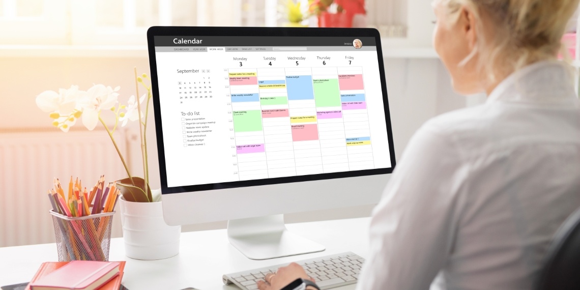 Planning an integrated fundraising calendar with woman looking at a screen of a calendar